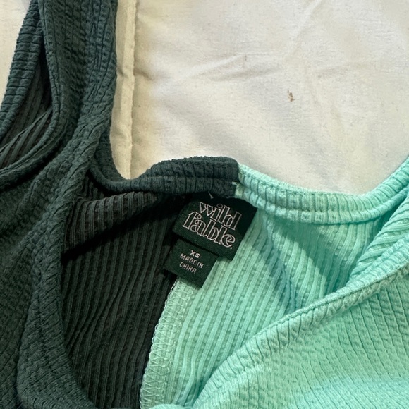 Two-Tone Tank - Picture 3 of 3